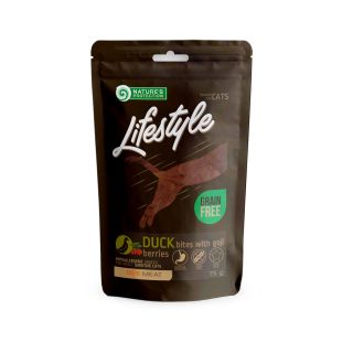 NATURE'S PROTECTION LIFESTYLE лакомства для кошек с уткой и ягодами годжи 75г