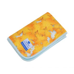 HIPPIE PET Пеленка многоразовая для животных 70x80 cм, с принтами в виде желтых листиков (размер M)