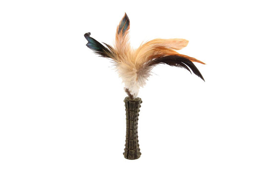 Kassi mänguasi - sulgede ja kassimündiga pulk